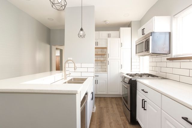 4820 W Roscoe Street 2, Chicago, IL 60641