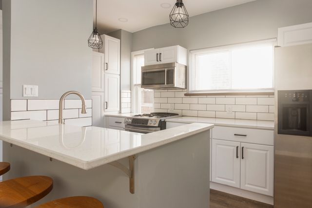 4820 W Roscoe Street 2, Chicago, IL 60641