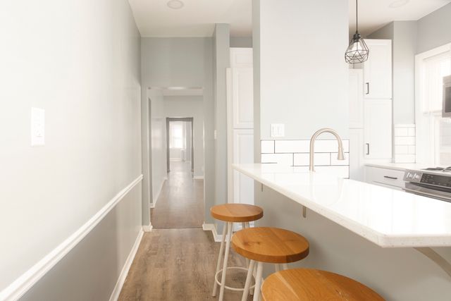 4820 W Roscoe Street 2, Chicago, IL 60641