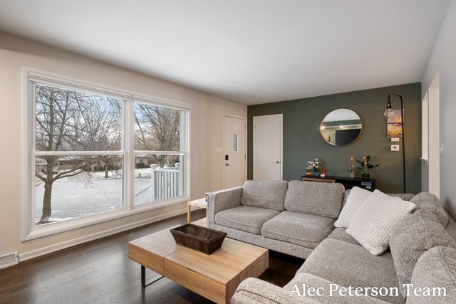 1728 Lenora Terrace NW, Grand Rapids, MI 49504