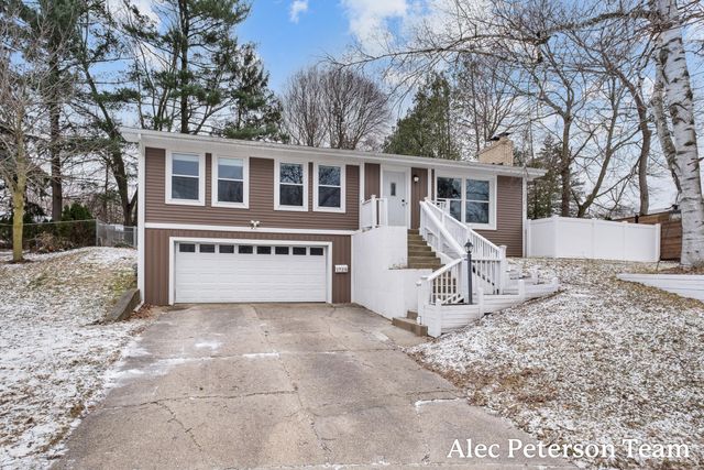 1728 Lenora Terrace NW, Grand Rapids, MI 49504