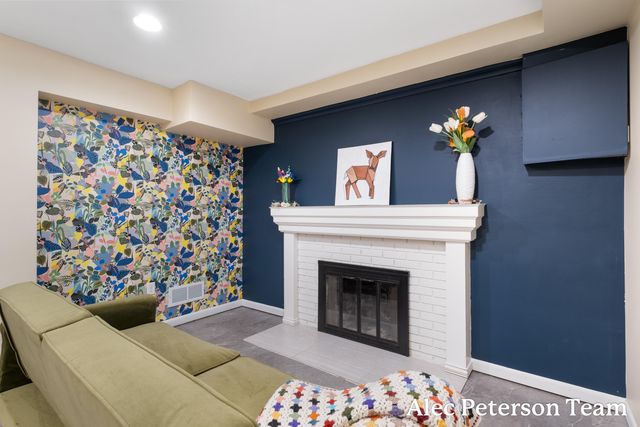 1728 Lenora Terrace NW, Grand Rapids, MI 49504