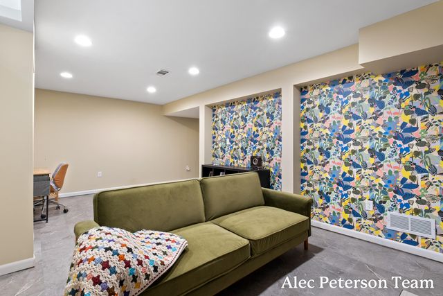 1728 Lenora Terrace NW, Grand Rapids, MI 49504