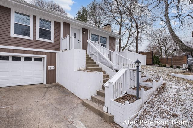 1728 Lenora Terrace NW, Grand Rapids, MI 49504