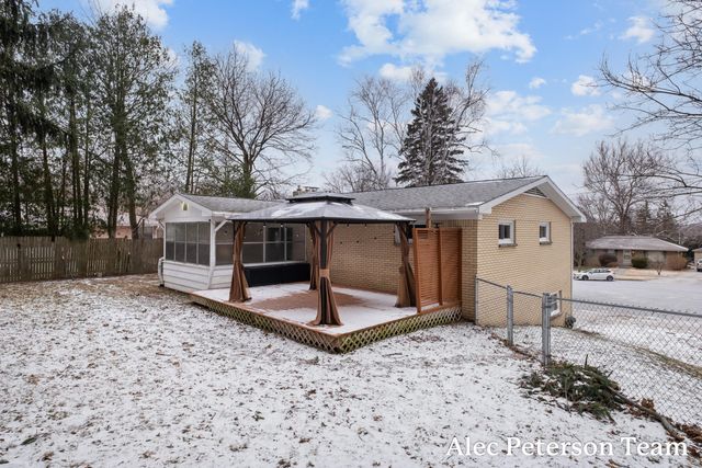 1728 Lenora Terrace NW, Grand Rapids, MI 49504
