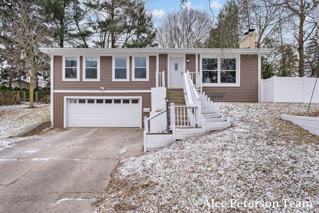 1728 Lenora Terrace NW, Grand Rapids, MI 49504
