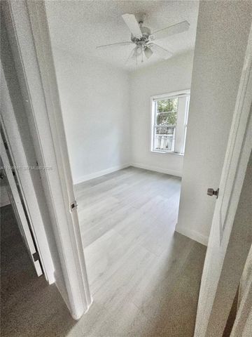 568 SW 3rd St Left 566, Miami, FL 33130