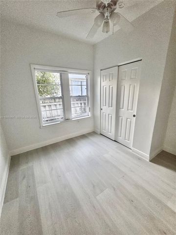 568 SW 3rd St Left 566, Miami, FL 33130