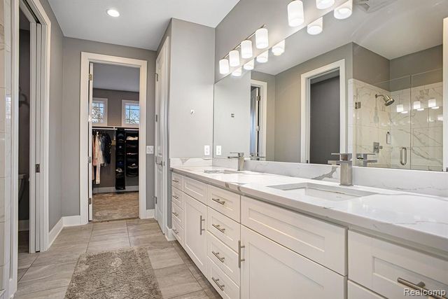 5888 Wyndam Lane, Brighton, MI 48116