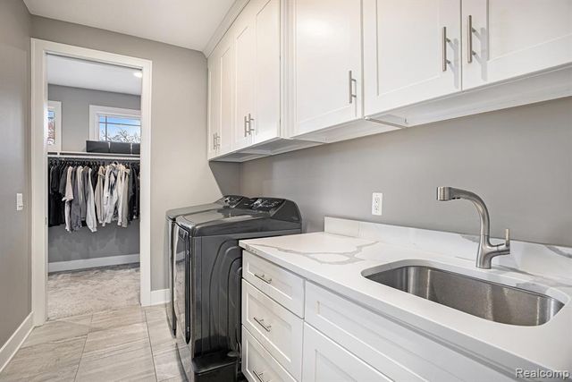 5888 Wyndam Lane, Brighton, MI 48116