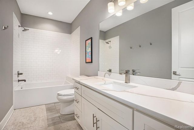 5888 Wyndam Lane, Brighton, MI 48116