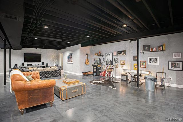 5888 Wyndam Lane, Brighton, MI 48116