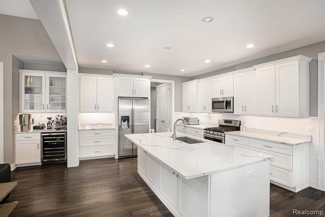 5888 Wyndam Lane, Brighton, MI 48116