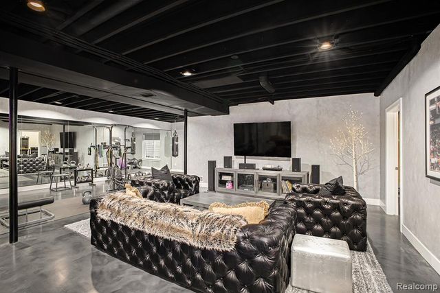 5888 Wyndam Lane, Brighton, MI 48116