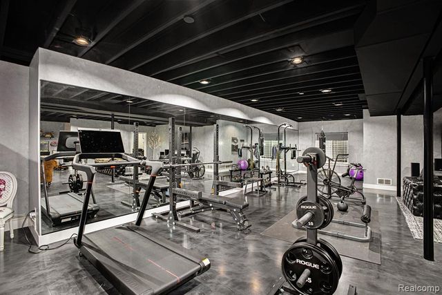 5888 Wyndam Lane, Brighton, MI 48116