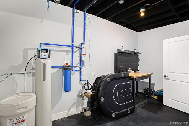 5888 Wyndam Lane, Brighton, MI 48116