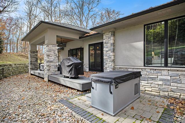 5888 Wyndam Lane, Brighton, MI 48116