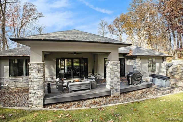 5888 Wyndam Lane, Brighton, MI 48116