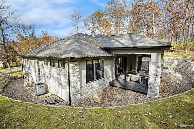 5888 Wyndam Lane, Brighton, MI 48116