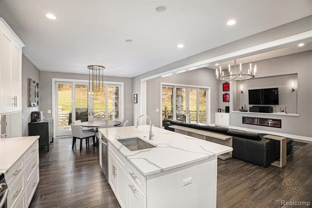 5888 Wyndam Lane, Brighton, MI 48116