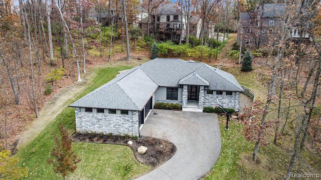 5888 Wyndam Lane, Brighton, MI 48116