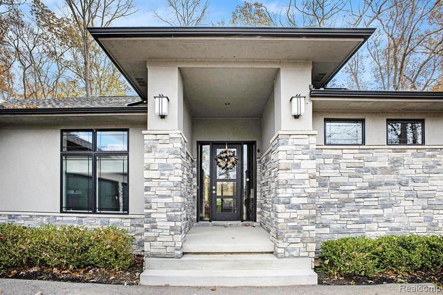 5888 Wyndam Lane, Brighton, MI 48116