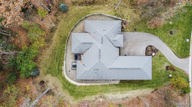 5888 Wyndam Lane, Brighton, MI 48116