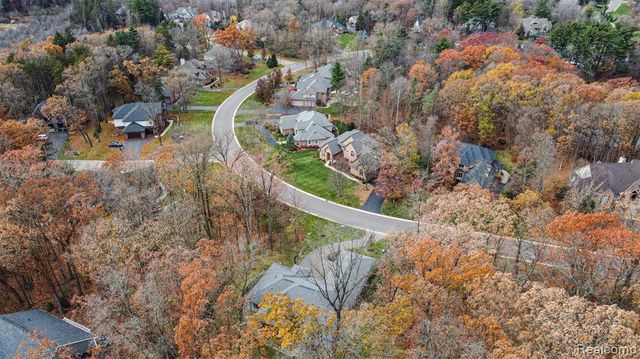 5888 Wyndam Lane, Brighton, MI 48116