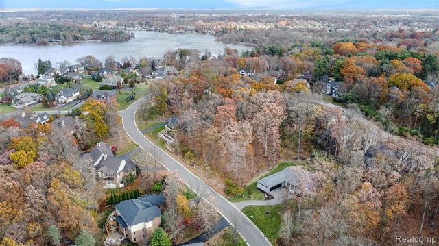 5888 Wyndam Lane, Brighton, MI 48116