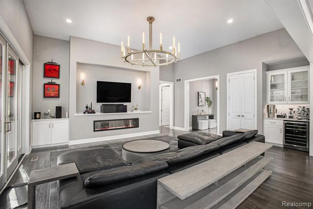 5888 Wyndam Lane, Brighton, MI 48116