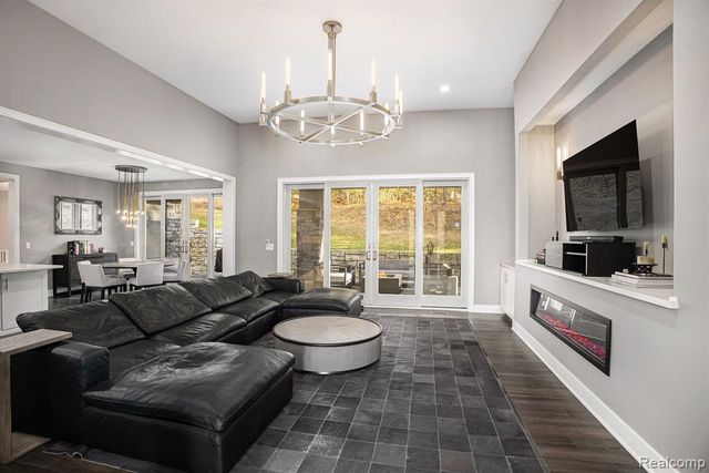 5888 Wyndam Lane, Brighton, MI 48116