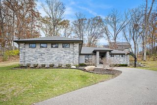 5888 Wyndam Lane, Brighton, MI 48116