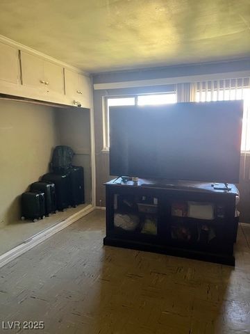 1643 E Street, Las Vegas, NV 89106