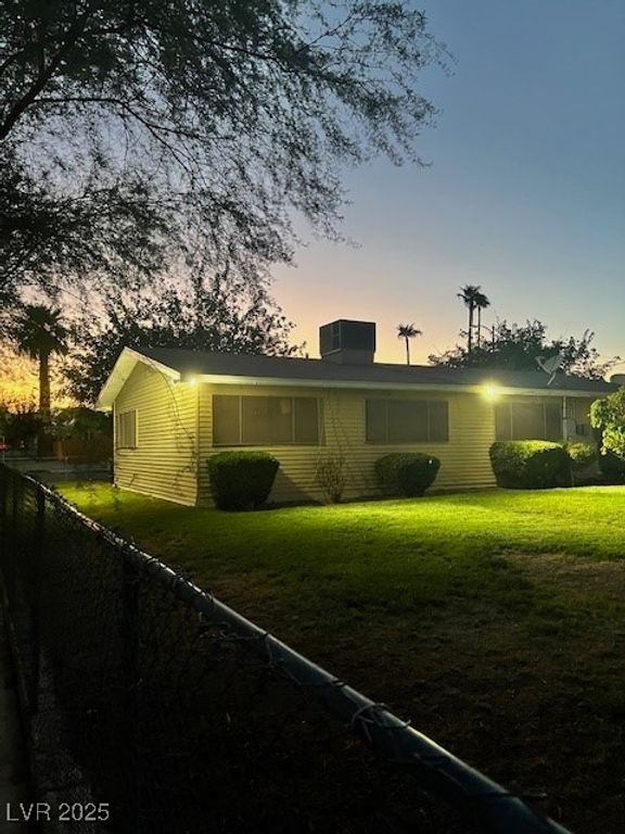 1643 E Street, Las Vegas, NV 89106