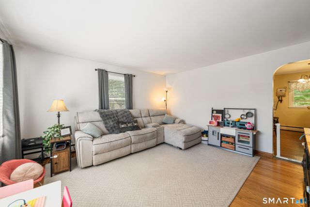 18 Shelton Street, Seymour, CT 06483