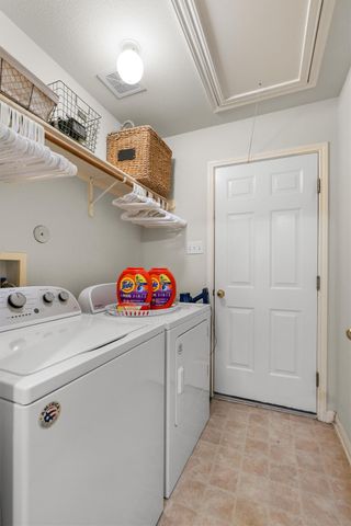 3923 Bonnie LN, Round Rock, TX 78665