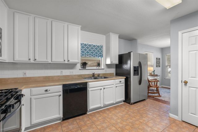 3923 Bonnie LN, Round Rock, TX 78665