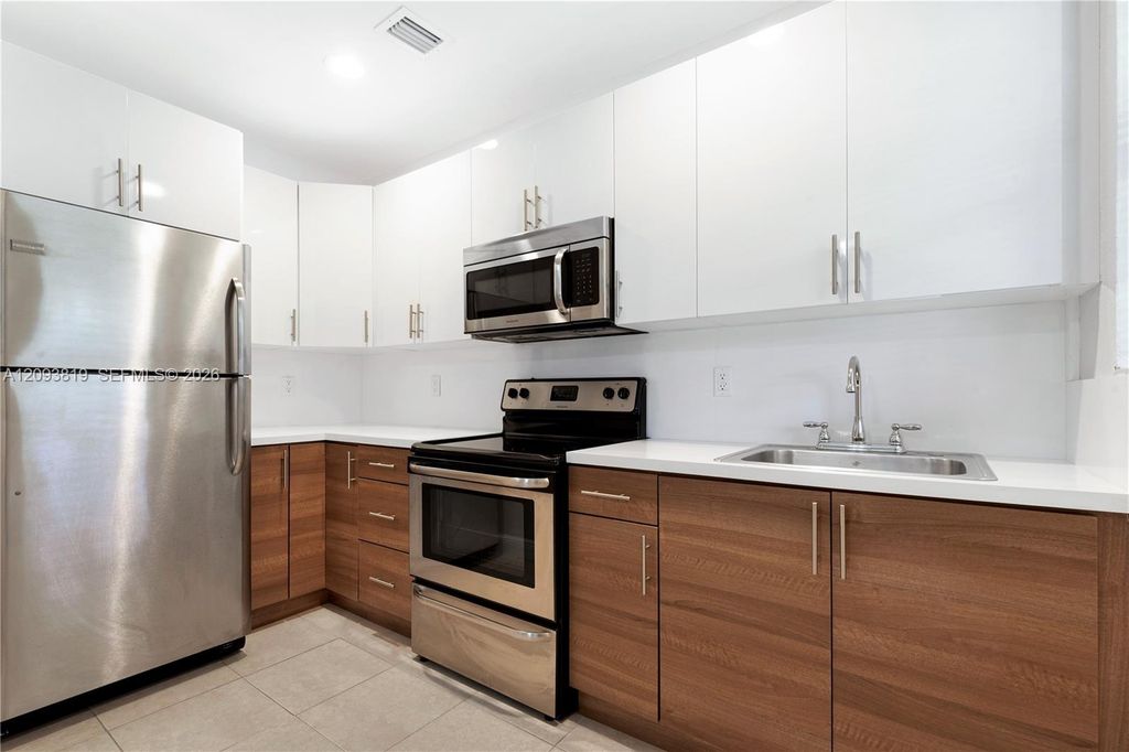 214 Salamanca Avenue 3, Coral Gables, FL 33134