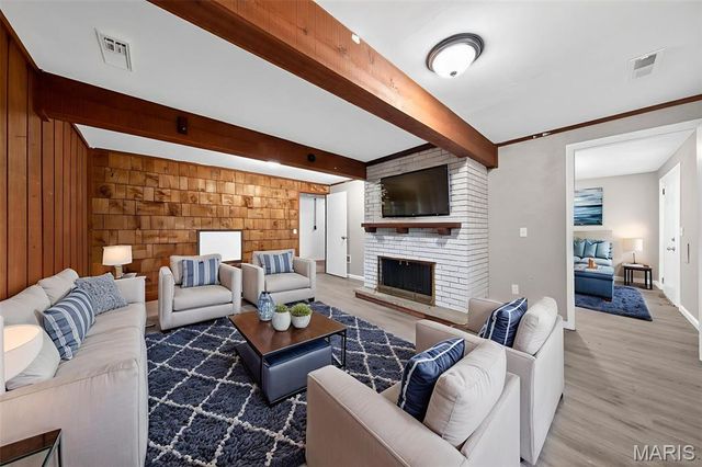 2903 Airport Road, Godfrey, IL 62035