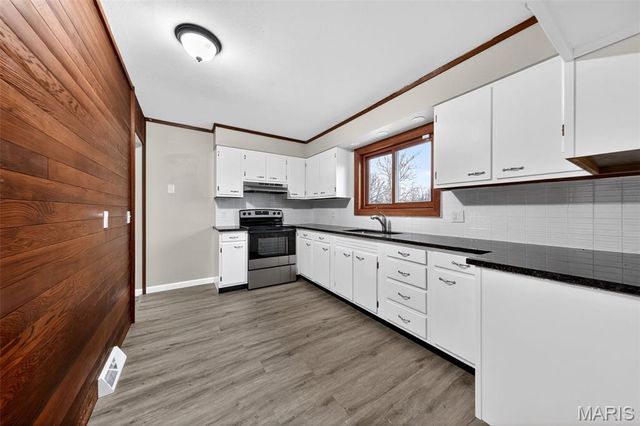 2903 Airport Road, Godfrey, IL 62035