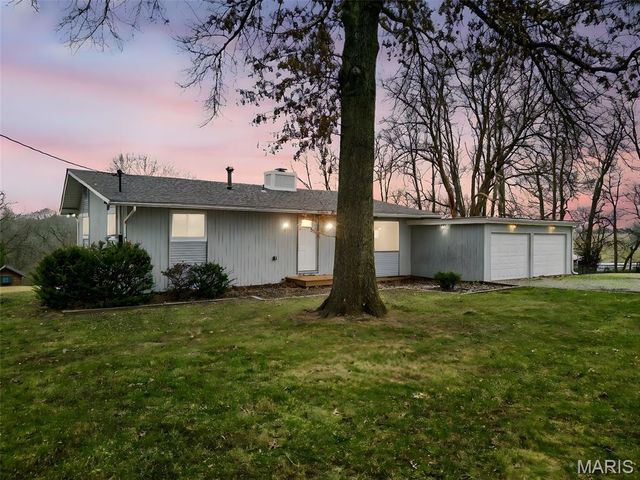 2903 Airport Road, Godfrey, IL 62035