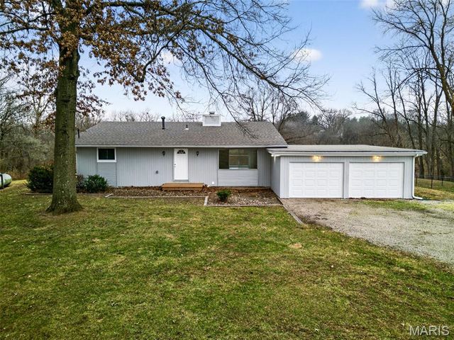 2903 Airport Road, Godfrey, IL 62035