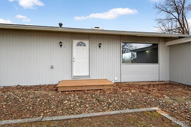 2903 Airport Road, Godfrey, IL 62035