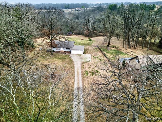 2903 Airport Road, Godfrey, IL 62035