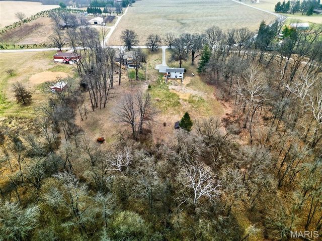 2903 Airport Road, Godfrey, IL 62035