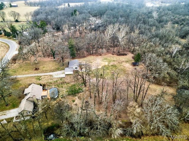 2903 Airport Road, Godfrey, IL 62035