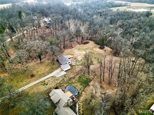 2903 Airport Road, Godfrey, IL 62035