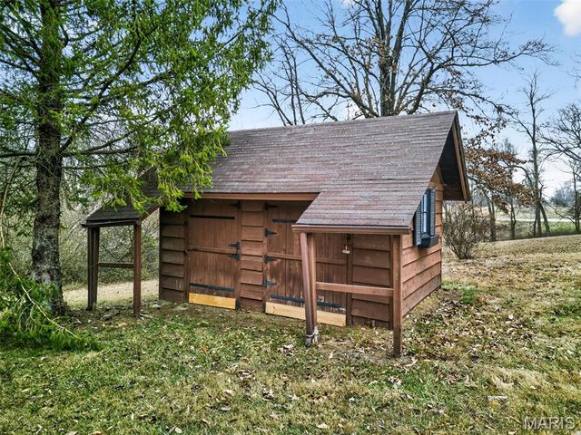 2903 Airport Road, Godfrey, IL 62035