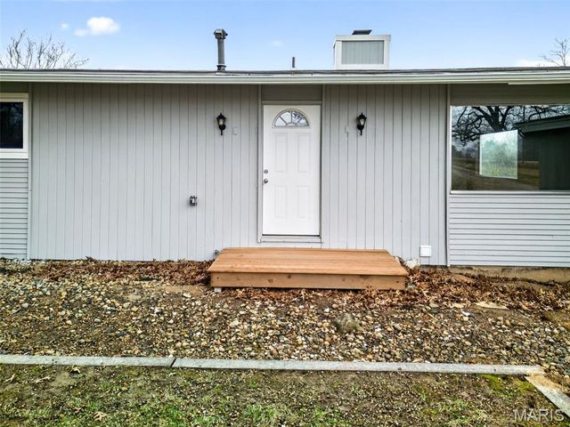 2903 Airport Road, Godfrey, IL 62035