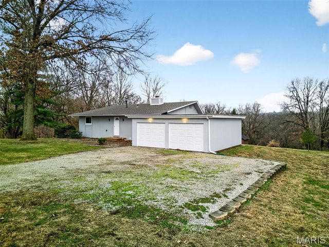 2903 Airport Road, Godfrey, IL 62035